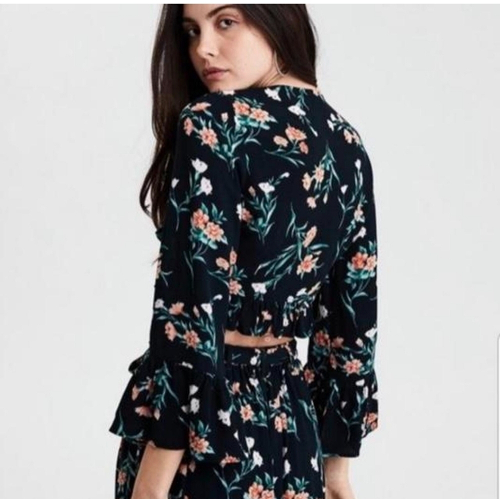 American Eagle Floral tie-up top - Picture 3 of 8